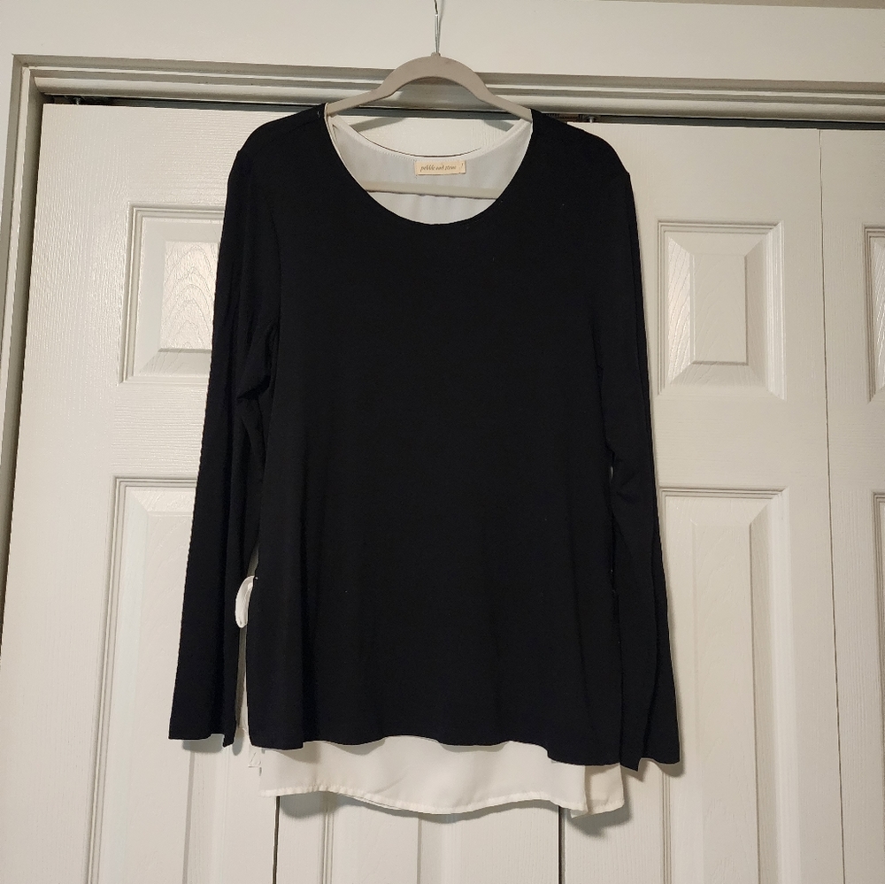 Pebble and Stone black and white layered shirt. Ties on both sides. Size Large.